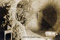 « Ineres der Katakomben in Riencourt, Kampffront-Arras, April 1917 » (Intérieur des catacombes de Riencourt, front d’Arras, avril 1917).
Intérieur du grand souterrain-refuge villageois de Riencourt-les-Cagnicourt occupé par les Allemands près d'Arras en avril 1917. Cette photographie a été très certainement prise en pleine bataille d’Arras (France, Première Guerre mondiale). 14-18 
 Arras 
 Nord 
 Pas-de-Calais 
 Riencourt 
 creutes 
 grotte 
 guerre 
 soldats allemands 
 souterrain 
 tunnel 