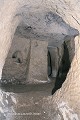Salle de garde assurant le contrôle de deux trous de visée ; souterrain-refuge situé sous une forteresse médiévale (Touraine, France). France 
 Moyen Age 
 forteresse médiévale 
 fortification 
 meurtrière 
 souterrain 
 souterrain aménagé 
 souterrain-refuge 