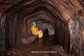 Salle couverte d’une voûte à deux pans et dotée d’une banquette accolée à la paroi ; souterrain-refuge de Dunisky (comté de Cork, Irlande). Dunisky 
 Irlande 
 Moyen Age 
 Vieux grès rouges 
 fortification 
 souterrain 
 souterrain aménagé 
 souterrain-refuge 