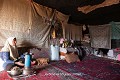 Préparation du thé noir qui sera servi accompagné de raisins secs du jardin; village de Meymand (province de Kerman, Iran). Iran 
 Maymand 
 Meymand 
 UNESCO 
 creusé 
 grotte 
 habitat 
 patrimoine mondial 
 plateau iranien 
 province de Kerman 
 thé 
 troglodyte 
 troglodytique 
 tuf volcanique 