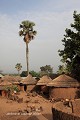 Le village de Tanéka-Koko comporte encore de nombreuses cases et silos de terre crue (banco) couverts de toits de paille (Donga, Bénin). Afrique de l'Ouest 
 Bénin 
 Donga 
 Tanéka Koko 
 banco 
 silos 