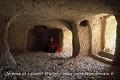 Goulots de communication perçant le sol et le plafond d’une salle ; les Covetes dels Moros (Bocairent, Province de Valence, Espagne). Bocairent 
 Espagne 
 Valence 
 cluzeau de falaise 
 cueva 
 grotte 
 refuge 
 souterrain 