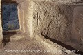 Croix croisée gravée dans la paroi à côté d’une fenêtre ; Les Covetes dels Moros (Bocairent, Province de Valence, Espagne). Espagne 
 Valence 
 cluzeau de falaise 
 covetes 
 croix 
 cueva 
 grotte 
 refuge 
 souterrain 