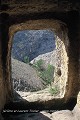 Le Barranco de Ontinyent depuis une salle des Covetes dels Moros (Bocairent, Province de Valence, Espagne). Espagne 
 cluzeau de falaise 
 souterrain 