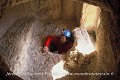 Arrivée dans une salle depuis un niveau inférieur ; les Covetes dels Moros (Bocairent, Province de Valence, Espagne). Bocairent 
 Espagne 
 Valence 
 cluzeau de falaise 
 covetes 
 cueva 
 grotte 
 refuge 
 souterrain 