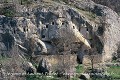 Les fenêtres du site isolé de Bancal Redo dominent une cavité naturelle dont l’accès est protégé par un imposant mur de fortification (Province d’Alicante, Espagne). Espagne 
 cluzeau de falaise 
 cueva 
 grotte 
 refuge 
 souterrain 