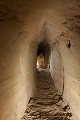 Ce souterrain-refuge établi sous une motte présente la particularité d’être intégralement creusé dans un sable (Basse-Bavière, Allemagne). [1476N038 © Jérôme et Laurent Triolet/www.mondesouterrain.fr] Allemagne 
 Bavière 
 Erdstall 
 Moyen Age 
 forteresse médiévale 
 fortification 
 motte 
 souterrain 
 souterrain-refuge 
 tunnel 