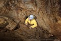 Dans ce même souterrain de l'âge du fer localisé à l'extrême nord-ouest de la Bretagne, au fond de la deuxième chambre, le goulot qui oblige à ramper pour passer d'une pièce à l'autre est tout particulièrement étroit (Bretagne, France). [1465N004 © Jérôme et Laurent Triolet/www.mondesouterrain.fr] Bretagne 
 Jérôme et Laurent Triolet 
 celte 
 patrimoine 
 souterrain 
 souterrain armoricain 
 souterrain-refuge 
 âge du fer 