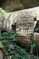 Pilier au cœur d'un immense espace souterrain évidé par les carriers et baptisé localement « la Cathédrale » (Saintonge, France). Charente 
 carrière 
 pilier 