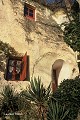 Maison creusée dans le coteau, La Magnanerie à Bourré ; janvier 1998  (vallée du Cher, France). Bourré 
 habitat 
 maison 
 troglodyte 
 vallée du Cher 
