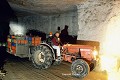Tracteur transportant la récolte, année 2000 (Bourré, France)  