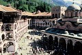 Les monastères font partie des trésors de la Bulgarie, une grotte ou une cavité sacrée s'ouvre souvent à proximité immédiate. Ici, le monastère de Rila, inscrit au patrimoine mondial de l'humanité. Rila 
 UNESCO 
 bulgarie 
 monastère orthodoxe 
 patrimoine mondial 